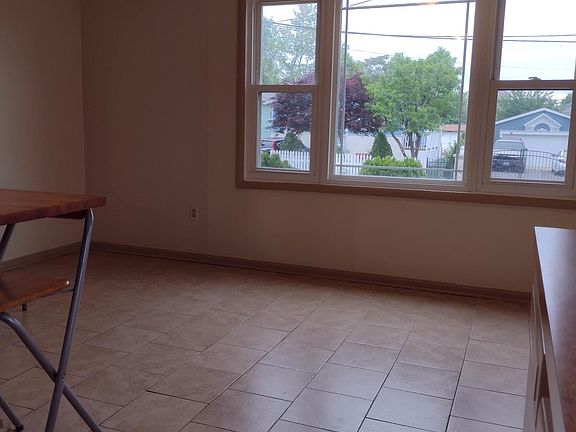 5th image of 5009 Manheim Ave