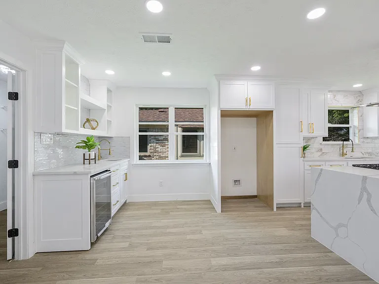 2400 Bengal Ln — Photo 7
