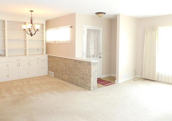 4th image of 502 W Burnett St