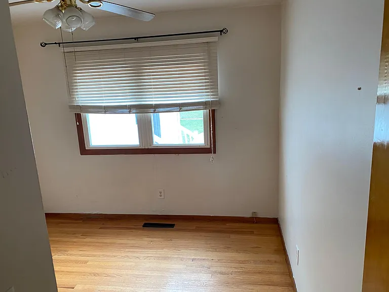 1140 Maple Ave — Photo 6