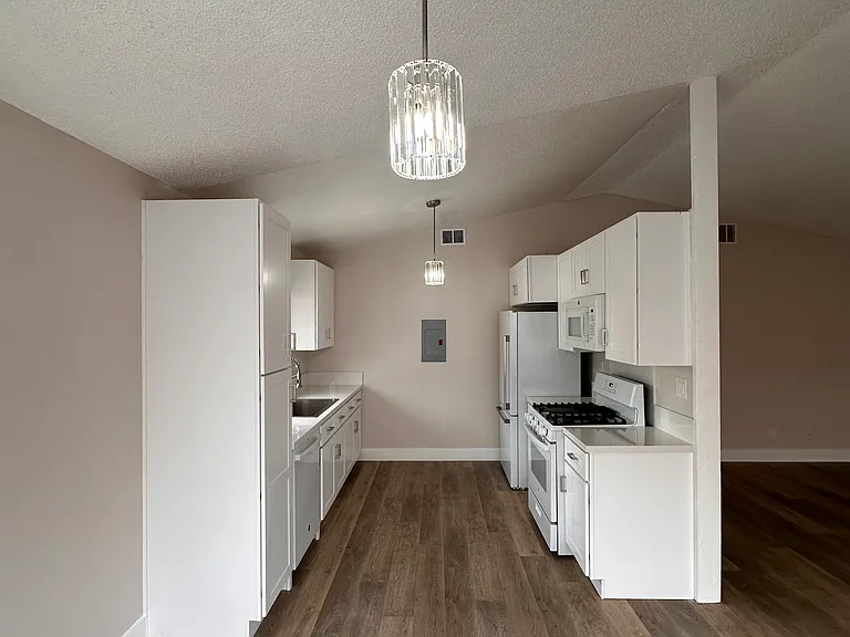 7386 Saddle Rd #B — Photo 29