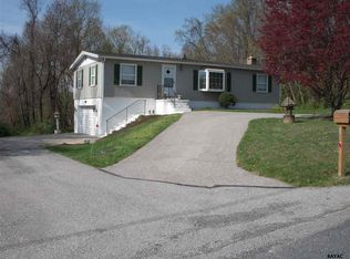 28 N Blacksmith Ave, Windsor, PA 17366