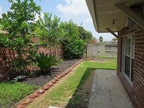 3rd image of 2928 Autumnbrook Ln