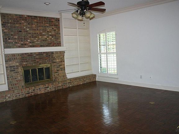 5th image of 1402 Woodlands Dr