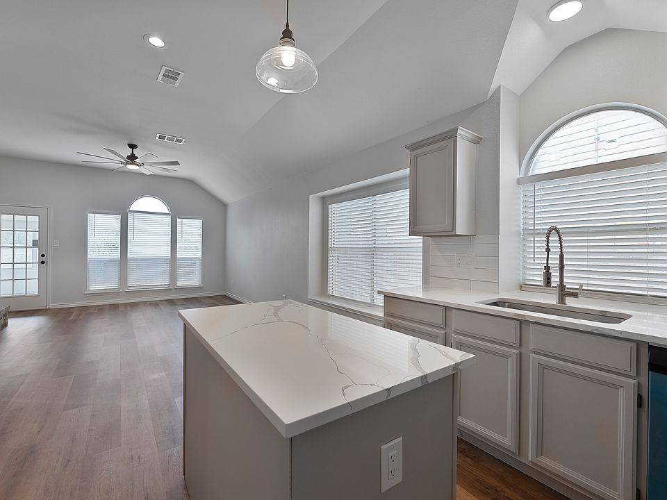 1st image of 808 Sansome Dr