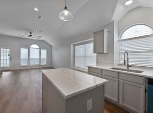 808 Sansome Dr, Arlington, TX 76018