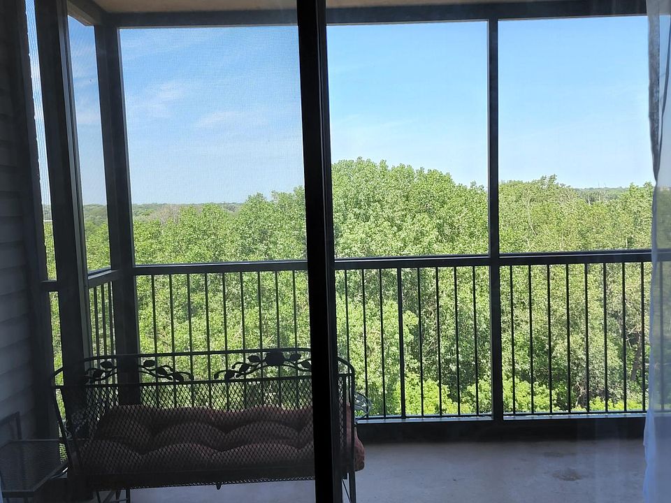 Unit overlooks Richfield Lake Park and lake
