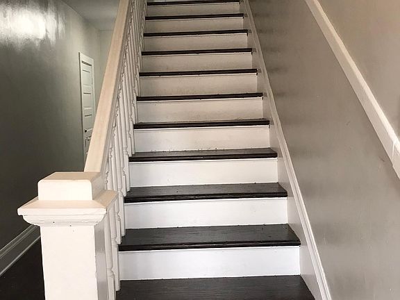 steps to upstairs apartments