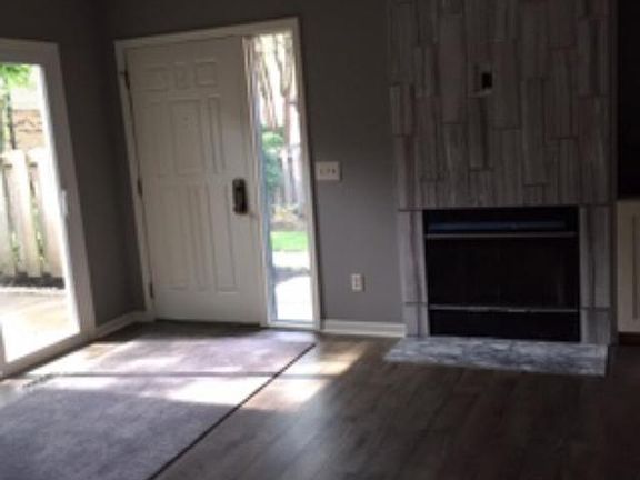4th image of 460 Jamestown Cir