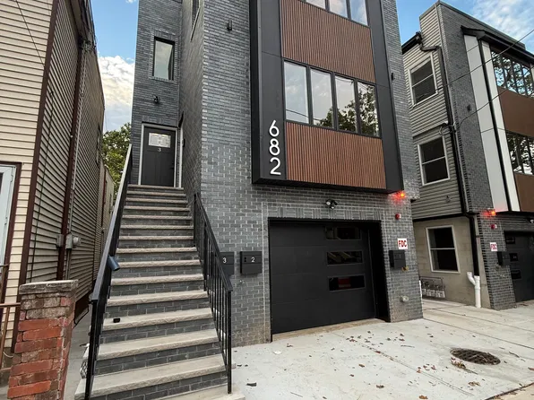 682 N 7th St #2, Newark, NJ 07107