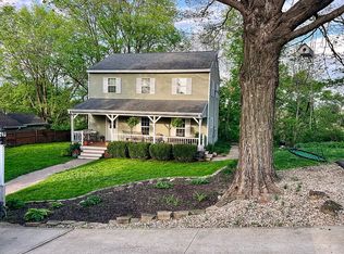 221 E Washington St, Petersburg, IL 62675