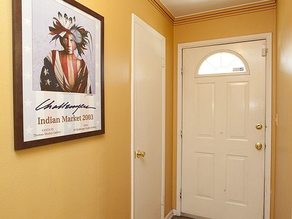 Bright and cheerful spacious master