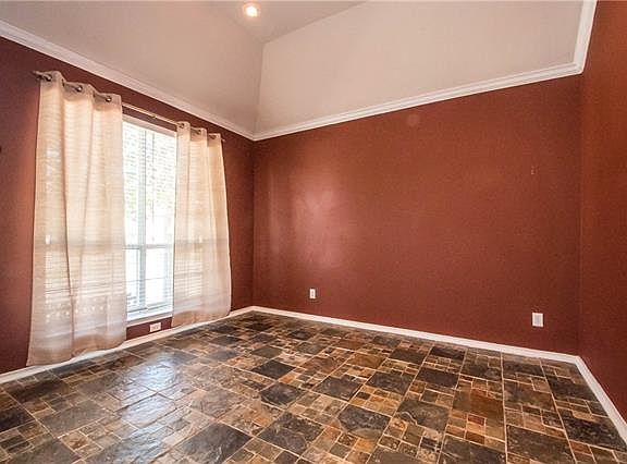 5th image of 2401 New Glen Dr
