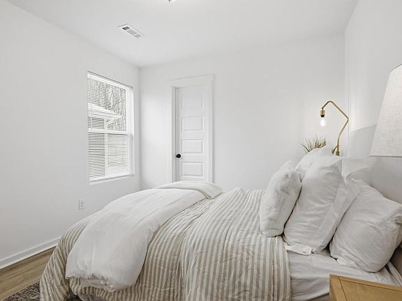 5th image of 119 Eagle Edge Ave