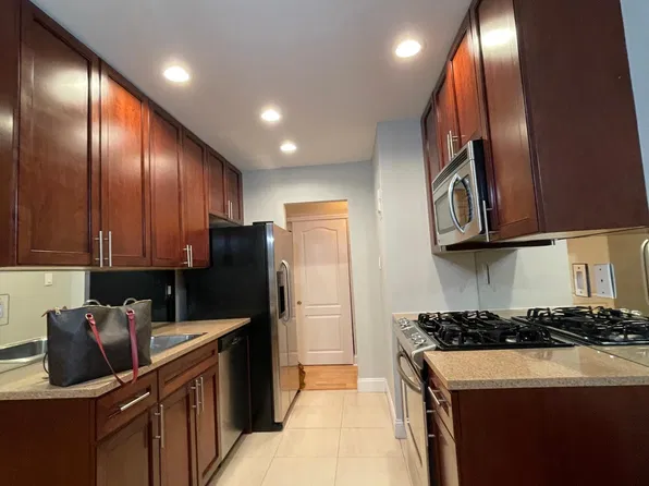 19 Gadsen Pl APT 2F, Staten Island, NY 10314