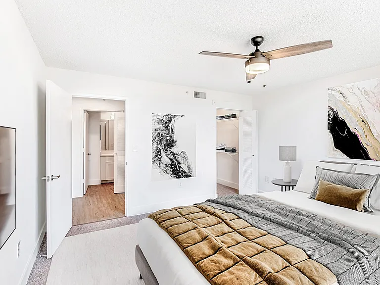 Gables Grand Plaza Apartments — Photo 37