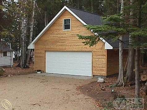 1136 Wenniway garage.jpg