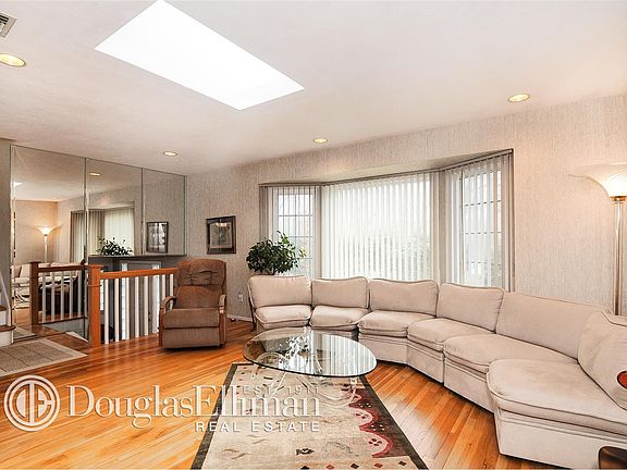 4th image of 66 Brooksite Dr