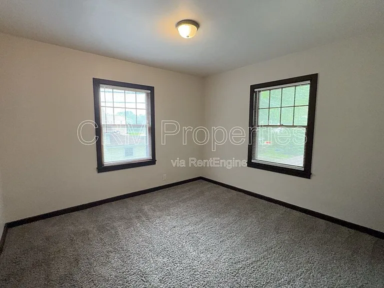 112 N Green St — Photo 10