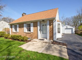 224 E Woodland Rd, Lake Bluff, IL 60044