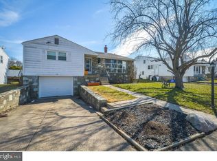 136 Stratford Dr, Philadelphia, PA 19115