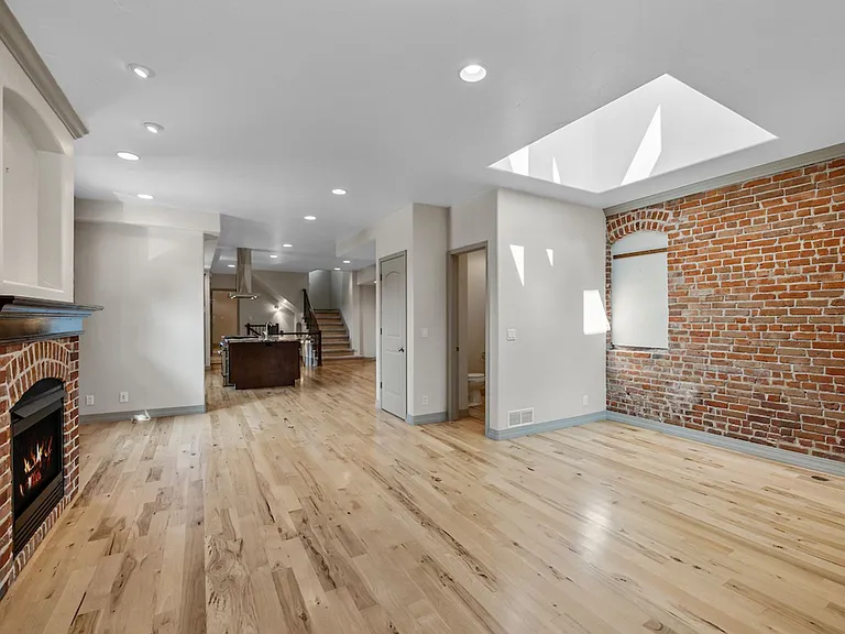 1275 S Clayton St — Photo 3