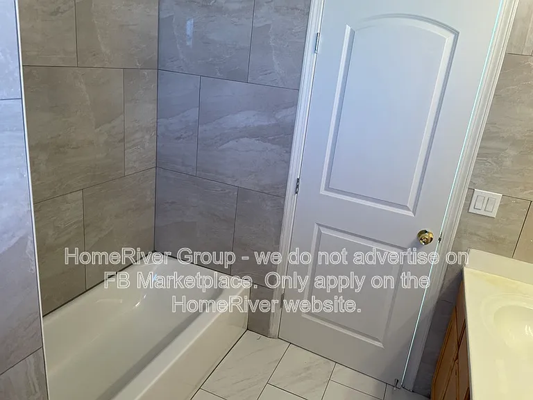 1100 Diamondback Dr NE — Photo 12
