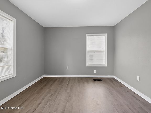 4th image of 609 Belvedere Rd