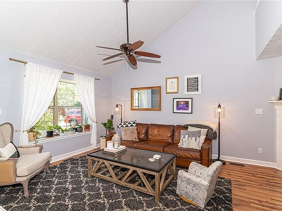 4th image of 2809 Sunnyfield Ct