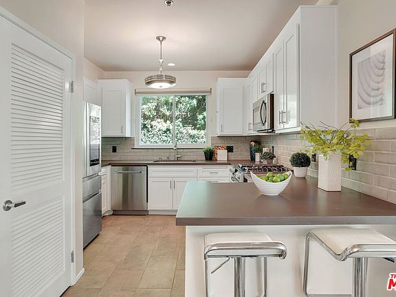 5th image of 2222 N Beachwood Dr APT 101