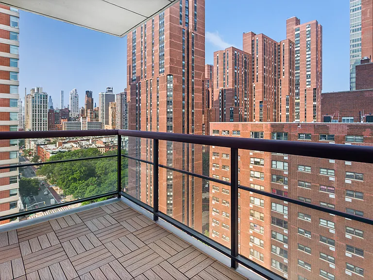 300 E 93rd St #20AF — Photo 4