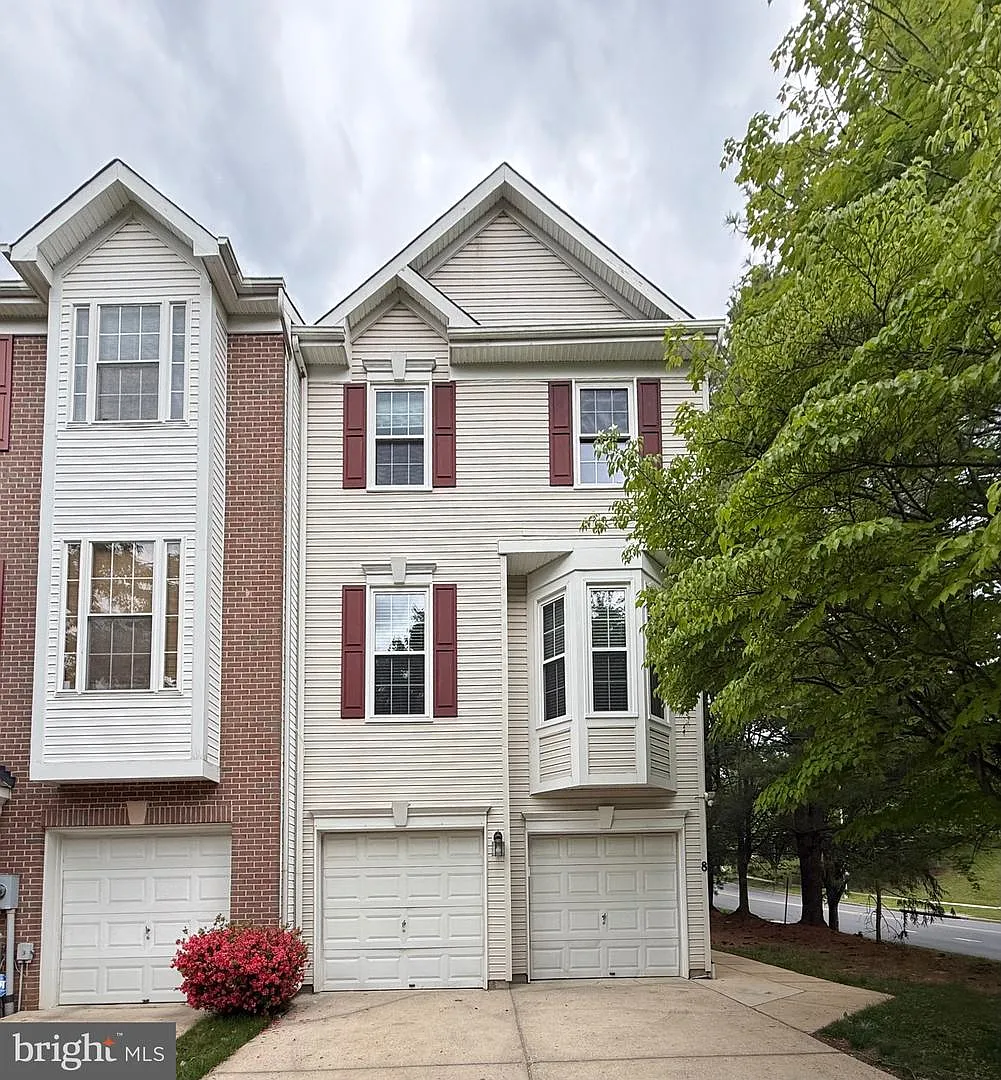 3 bed, 2.5 bath, 2099 sqft, $3,080 — Photo 1