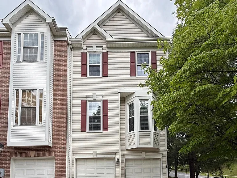 8 Diamond Hill Ct — Photo 1