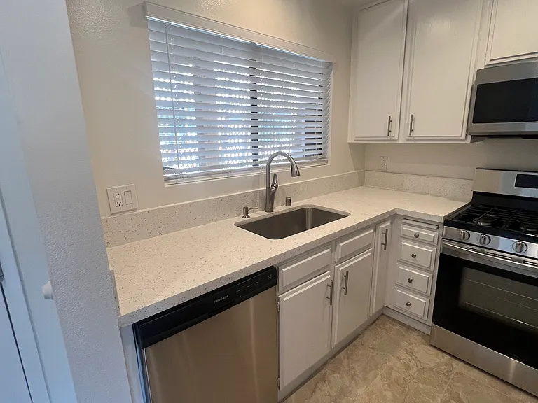 4307 Whitsett Ave #204 — Photo 3