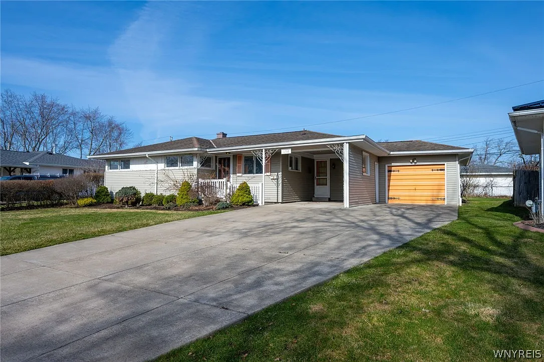 102 Woodgate Rd photo 1