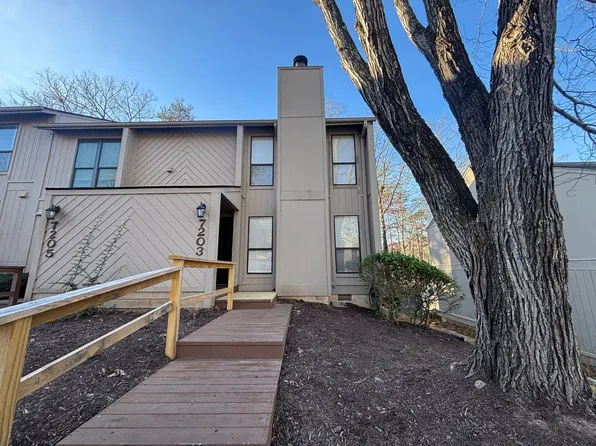 7203 Woods Crossing Dr, Roanoke, VA 24018