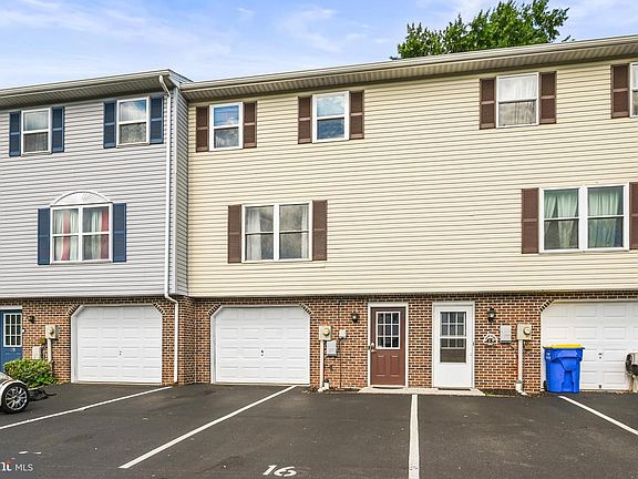 3rd image of 16 Pine Dr