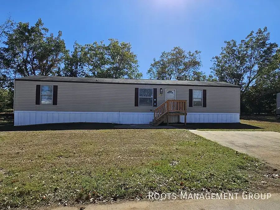 1st image of 2710 Oakridge Dr #115