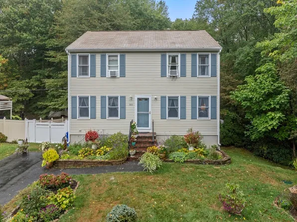 101 Cavalier Ave, Taunton, MA 02780