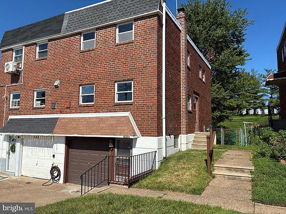 2nd image of 10222 Jeanes St