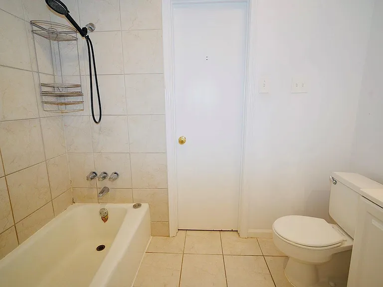 7600 Burgoyne Rd #250 — Photo 10