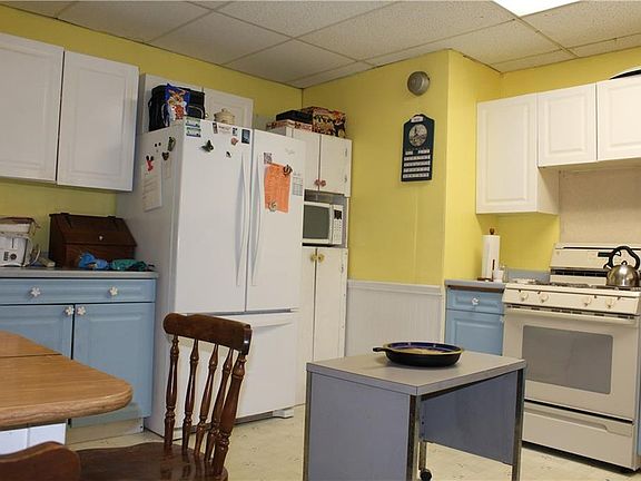 4th image of 1121 S Cottage St