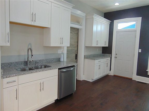5th image of 438 Parkway Ave