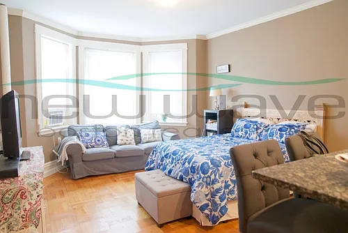 51 Queensberry St Photo 1