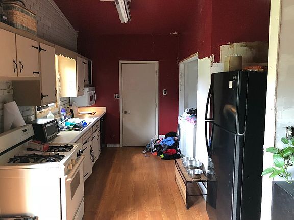 2nd image of 332 Rexford Dr