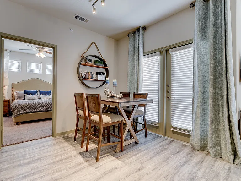 Estraya Westover Hills Apartments — Photo 23