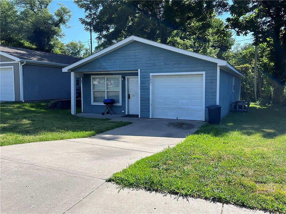 2nd image of 2833 Kensington Ave