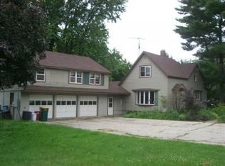 69 E Rockdale Rd, Cambridge, WI 53523