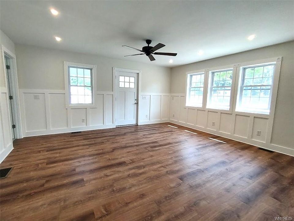 2nd image of 253 W Pleasant Ave