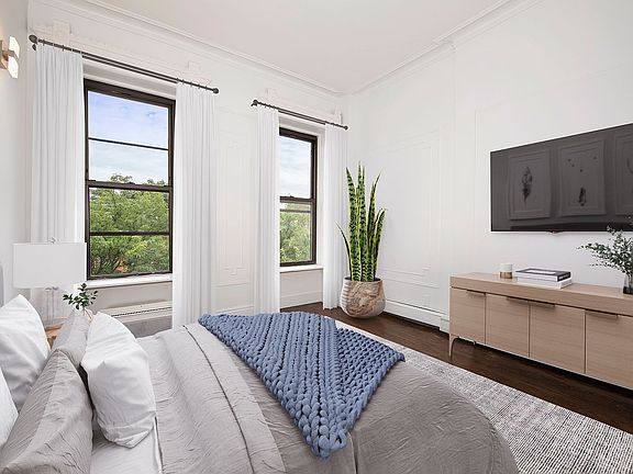 3rd image of 595 Kosciuszko St APT 1